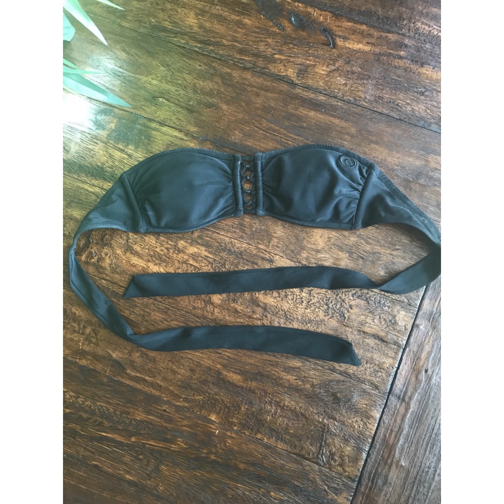 O’Neill cute black swimsuit bandeau top (XS)